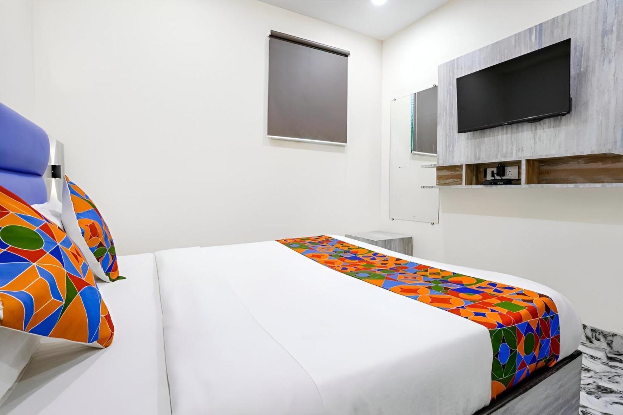 Glitz Good Luck Residency - Nr Exhibition Centre Hotel 3*