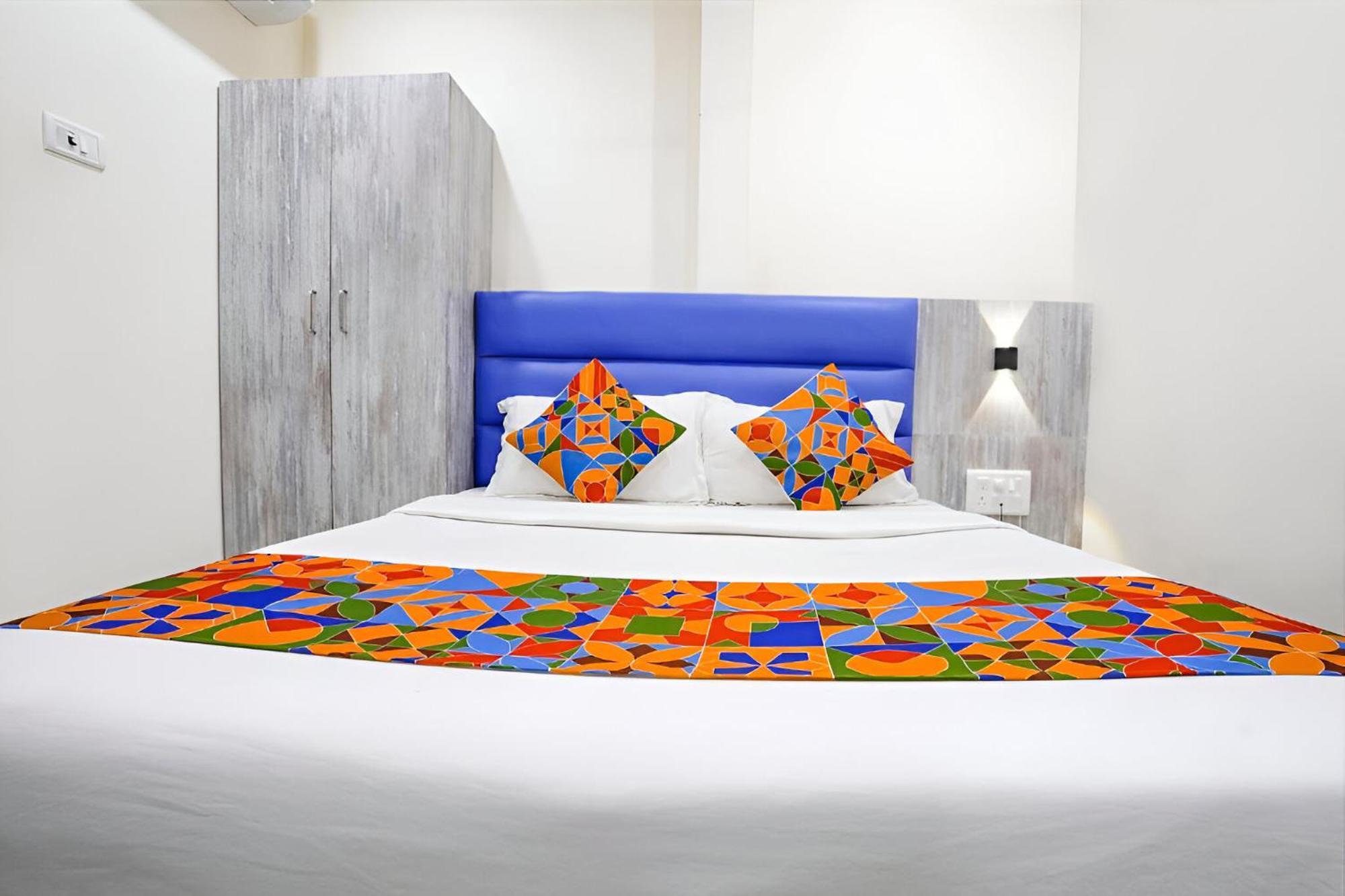 Glitz Good Luck Residency - Nr Exhibition Centre Hotel 3*