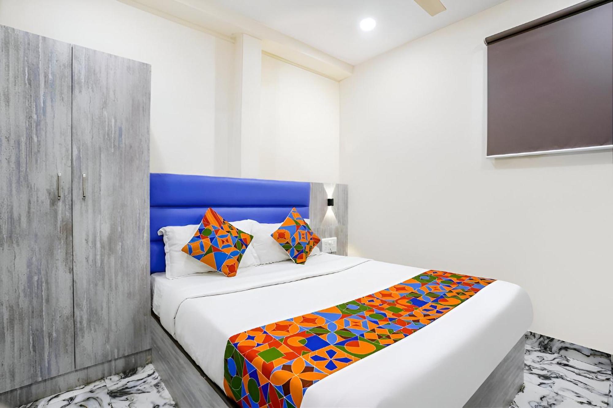 Hotel Glitz Good Luck Residency - Nr Exhibition Centre 3*