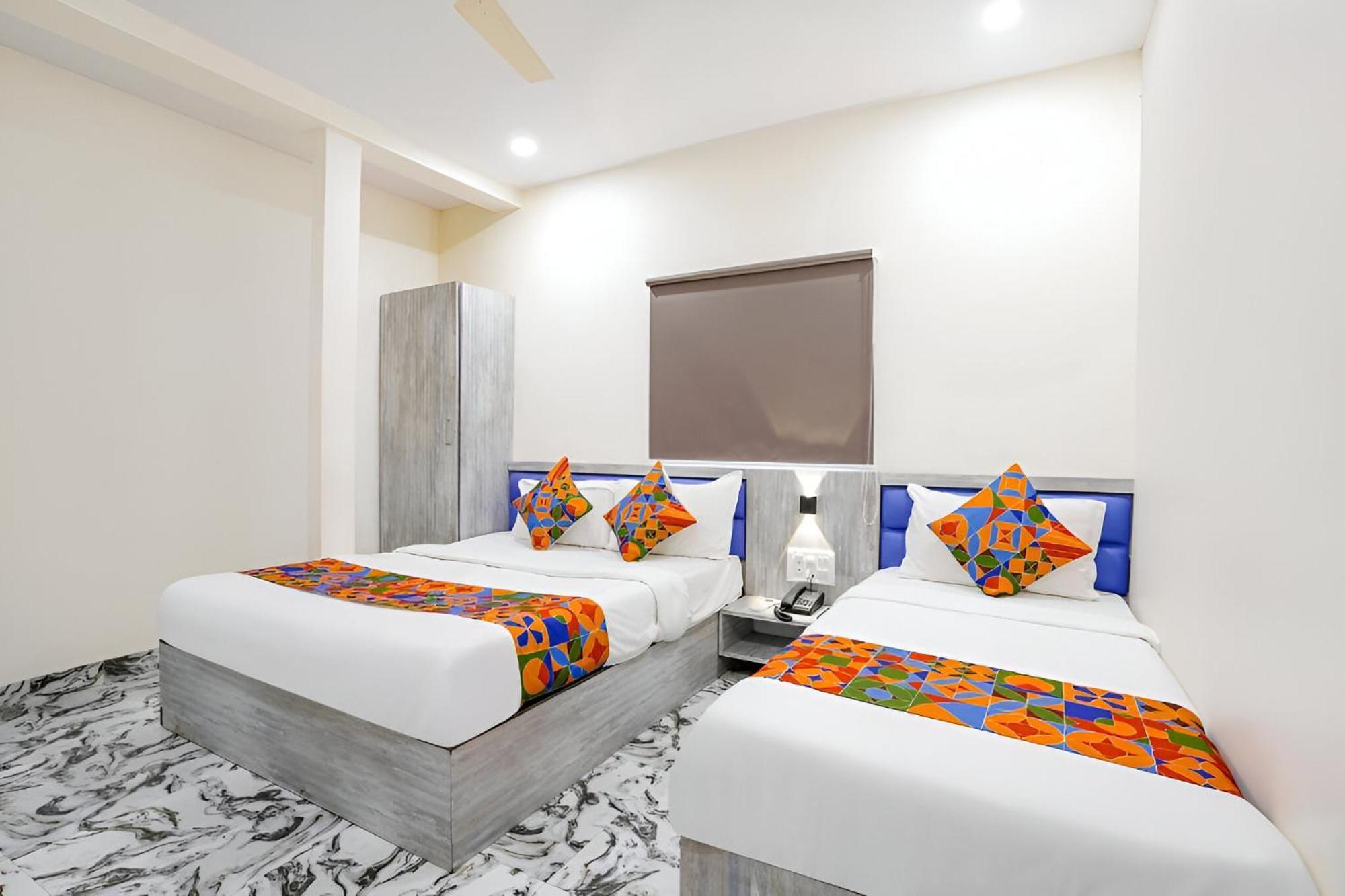 Glitz Good Luck Residency - Nr Exhibition Centre Hotel 3*
