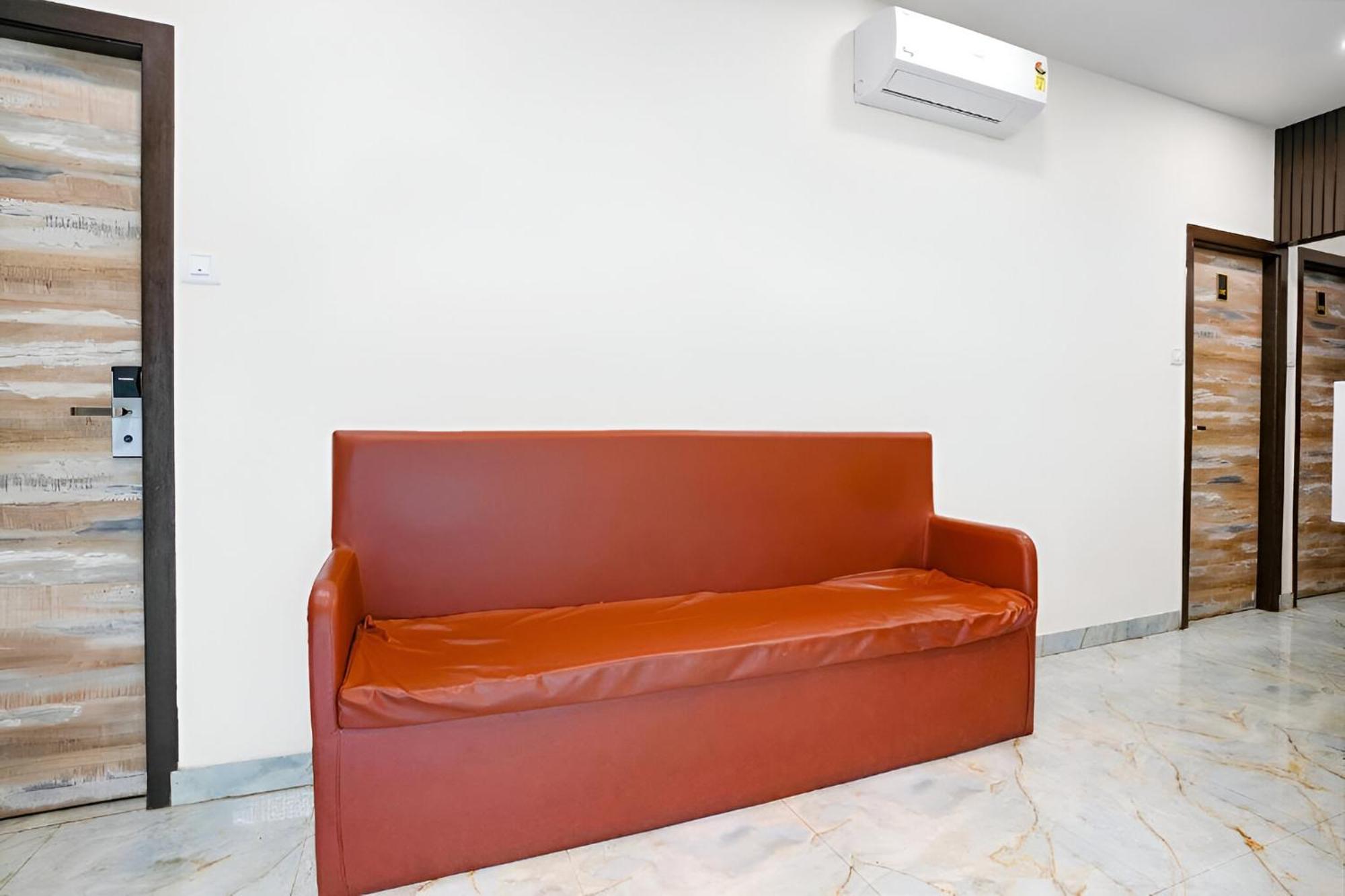 Hotel Glitz Good Luck Residency - Nr Exhibition Centre 3*
