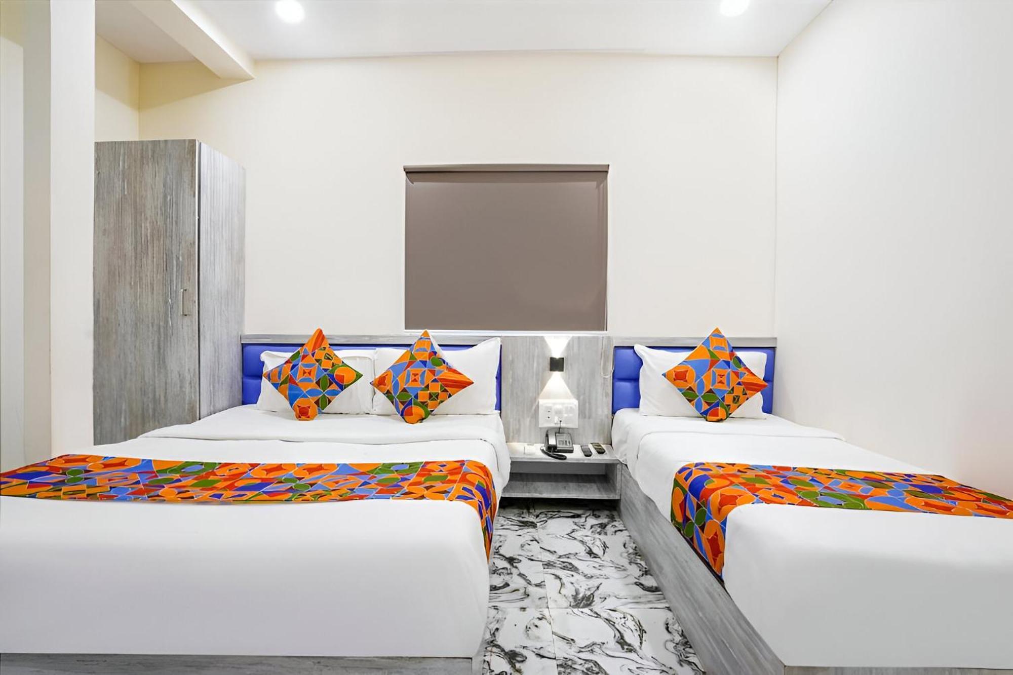 Glitz Good Luck Residency - Nr Exhibition Centre Hotel 3*