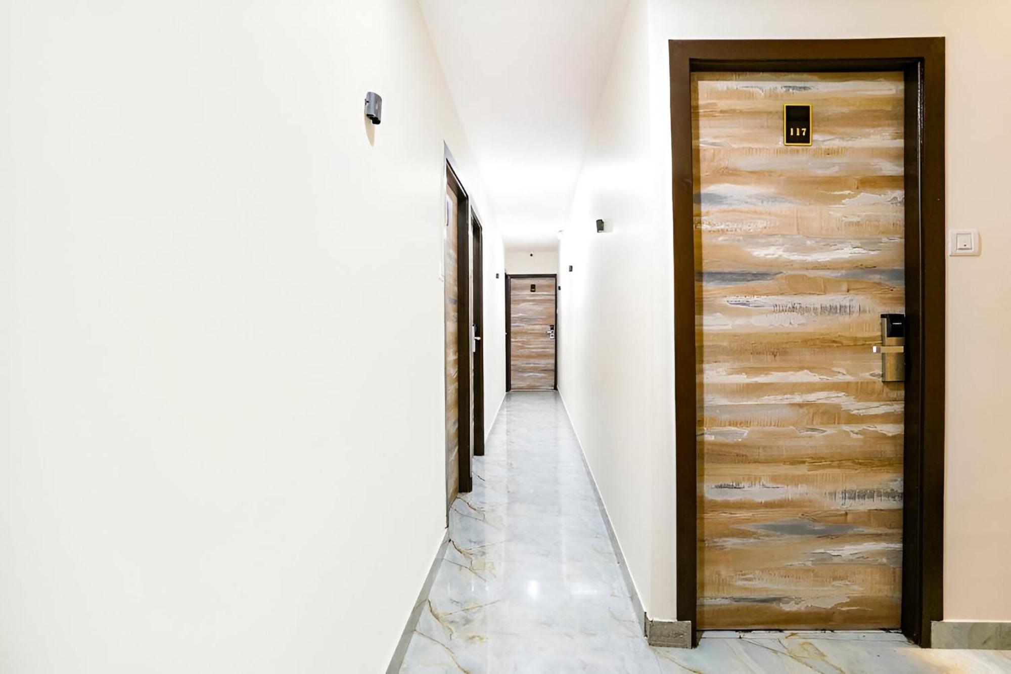 Glitz Good Luck Residency - Nr Exhibition Centre Hotel 3*